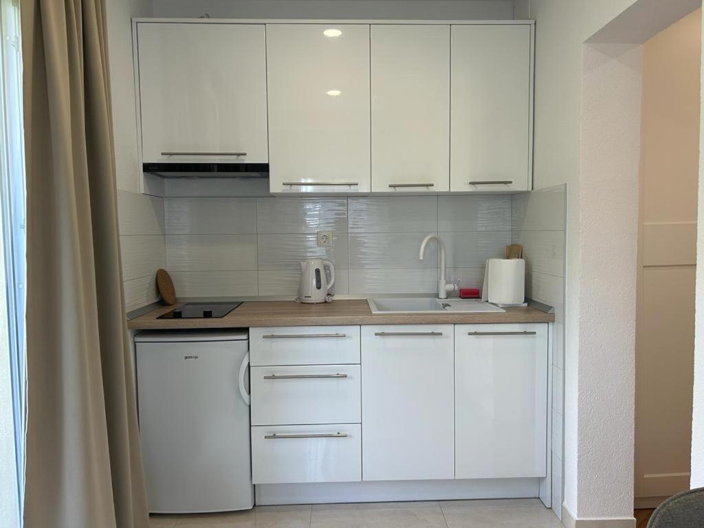 Apartments Niko, Near Beach, Free Parking, Wi-Fi Tučepi Екстериор снимка